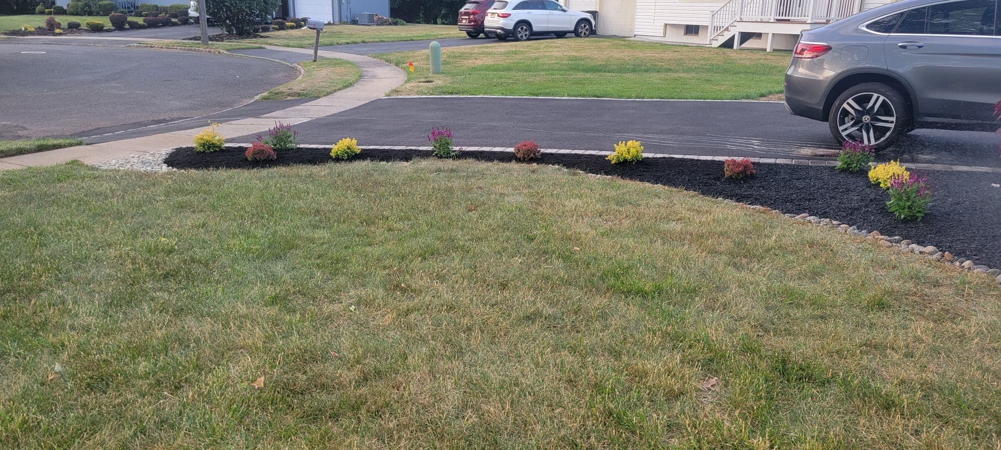 Landscaping & Mulch work image 14