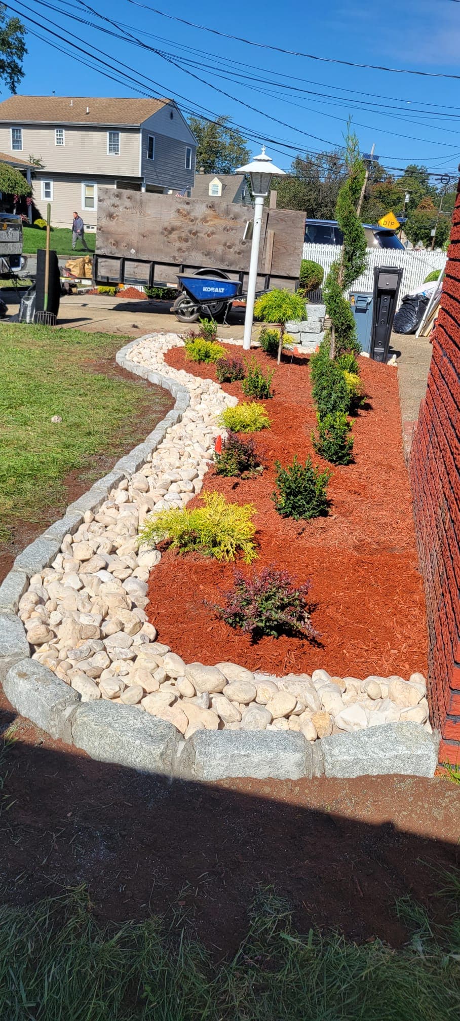 Landscaping & Mulch work image 21