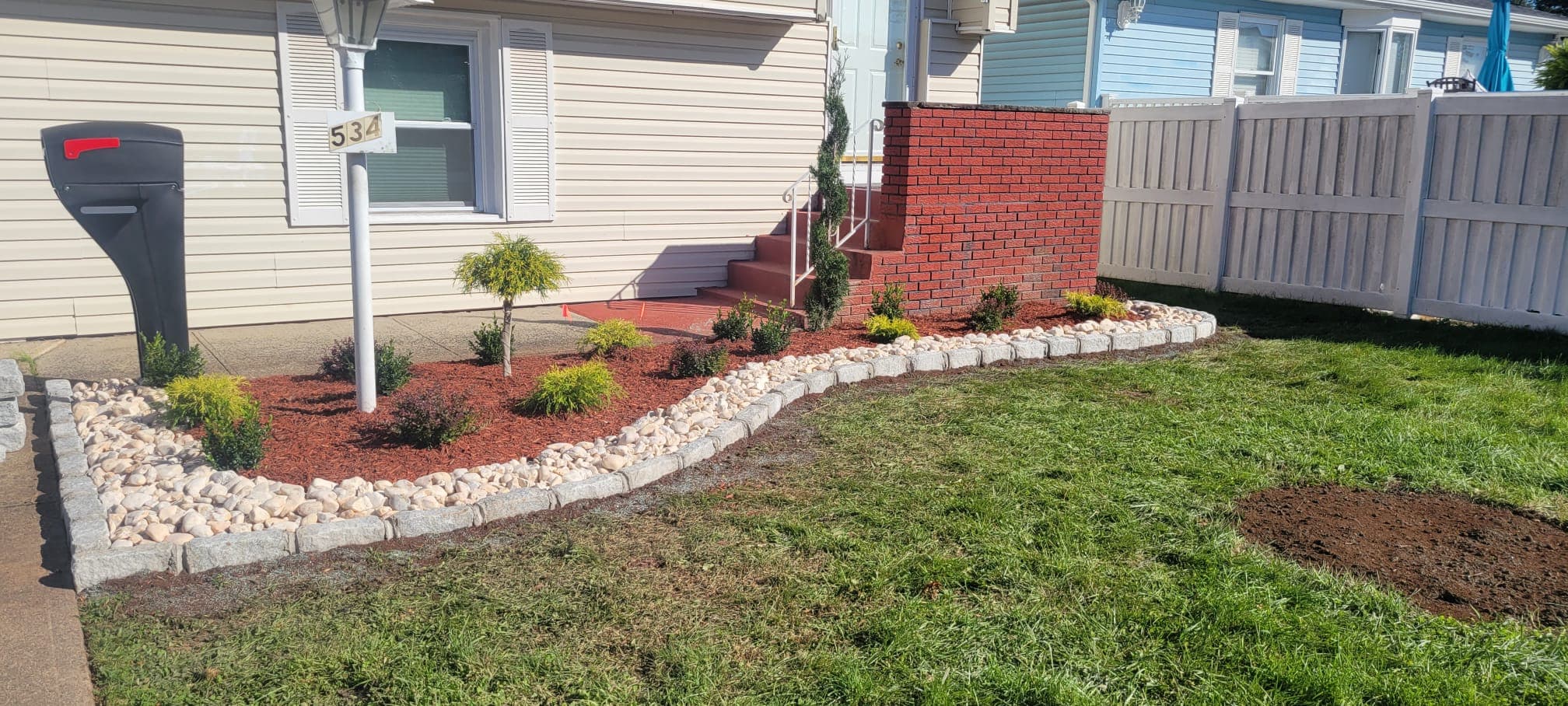 Landscaping & Mulch work image 22
