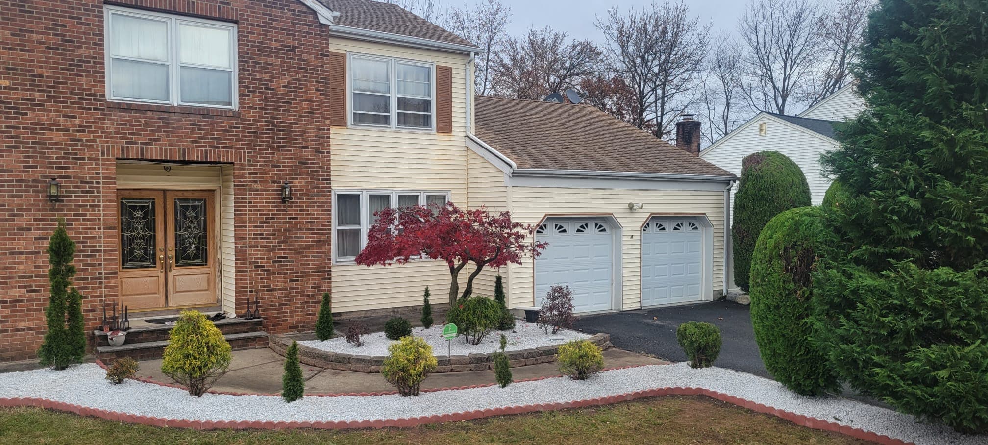 Landscaping & Mulch work image 27