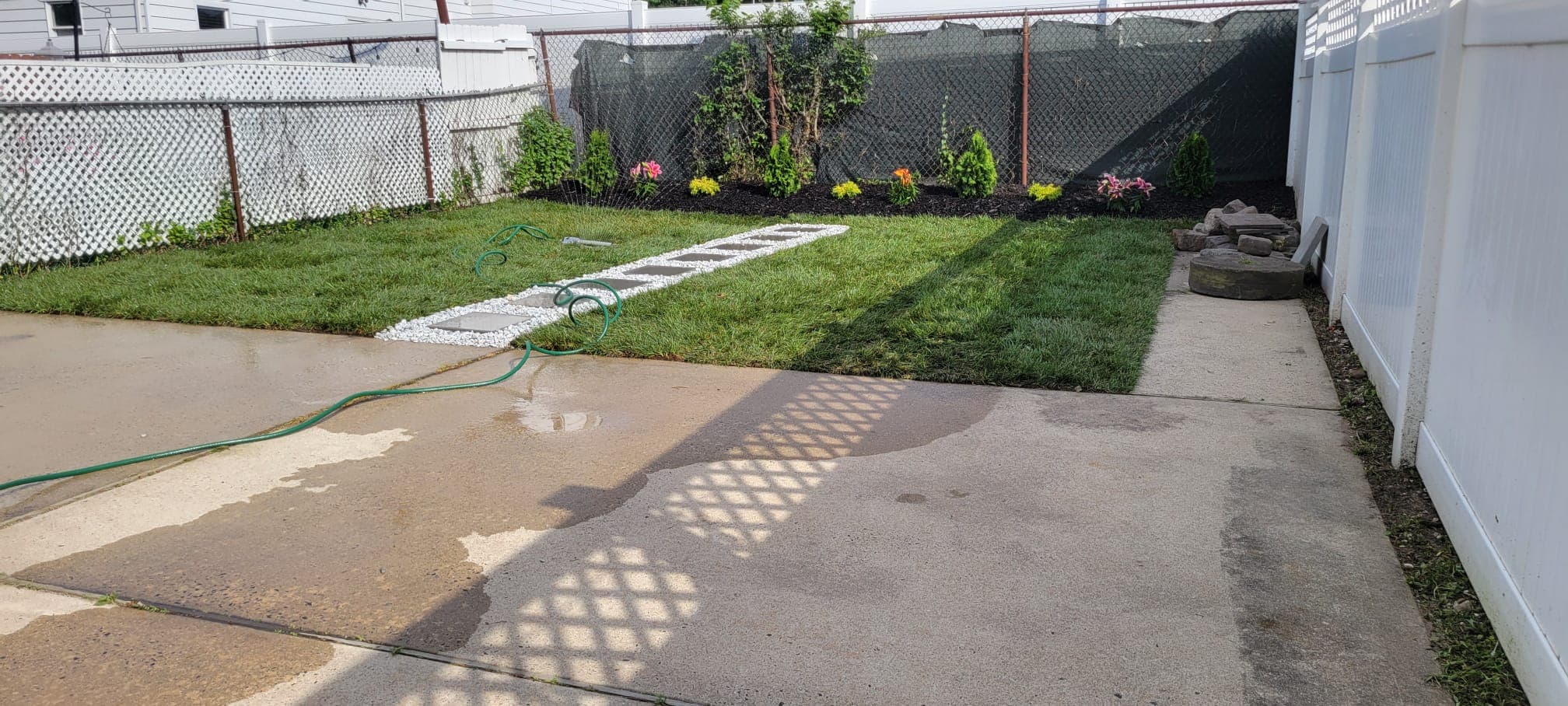 Landscaping & Mulch work image 32