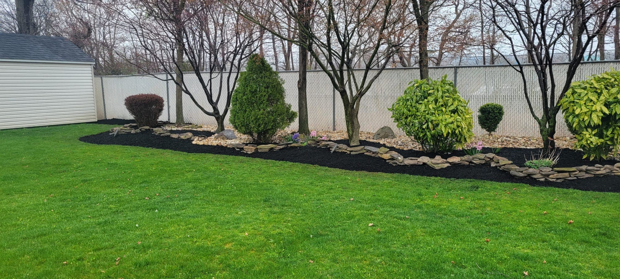 Landscaping & Mulch work image 35